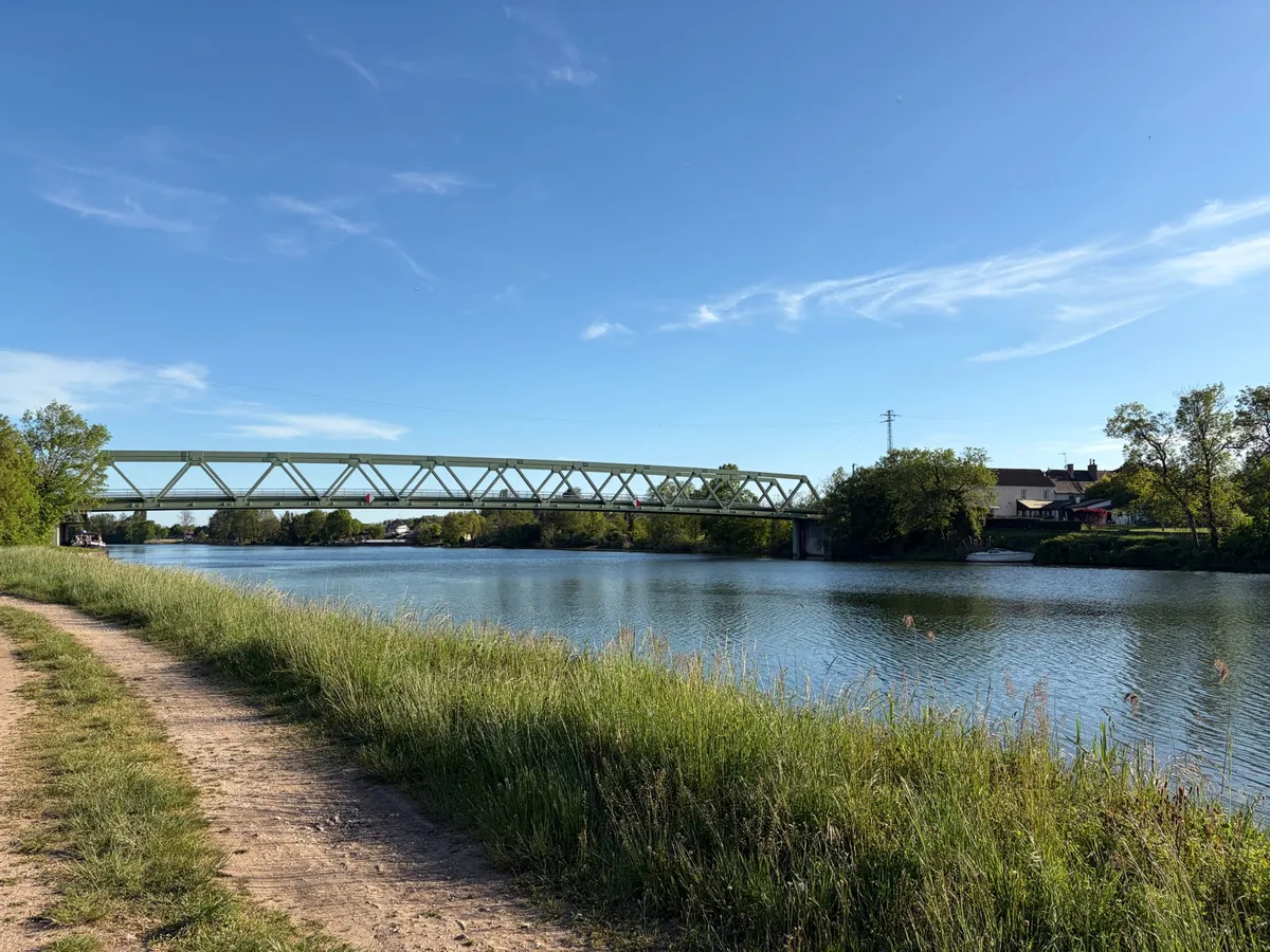 VTT électrique Lamarche-sur-Saône à Pontailler part le bord de Saône · Lamarche-sur-Saône