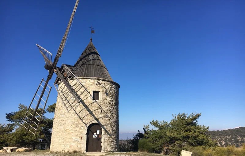 Randonnée Moulins de Montfuron · Montfuron