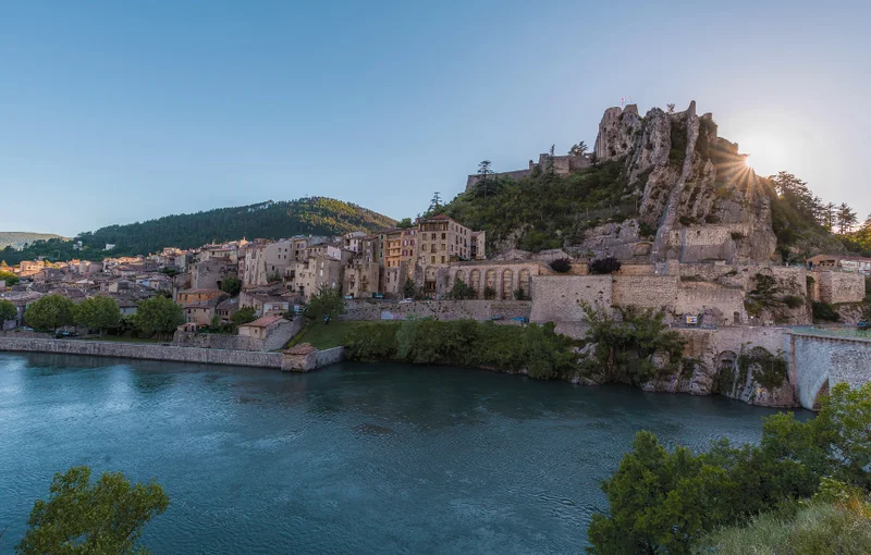 Randonnée Grande Traversée des Préalpes en 3 jours (GRP® GTPA) : Sisteron - Digne-les-Bains · Sisteron