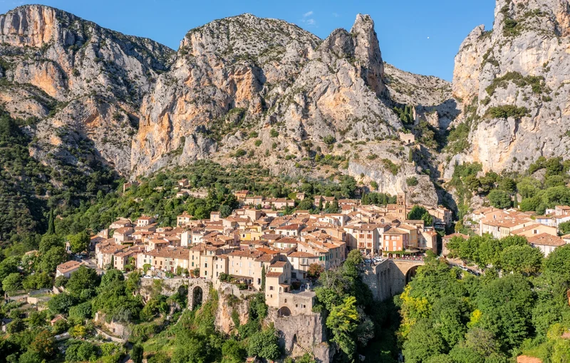 Randonnée Tours du Verdon en 7 jours (GRP® TDV) : le Tour des Gorges du Verdon · Moustiers-Sainte-Marie