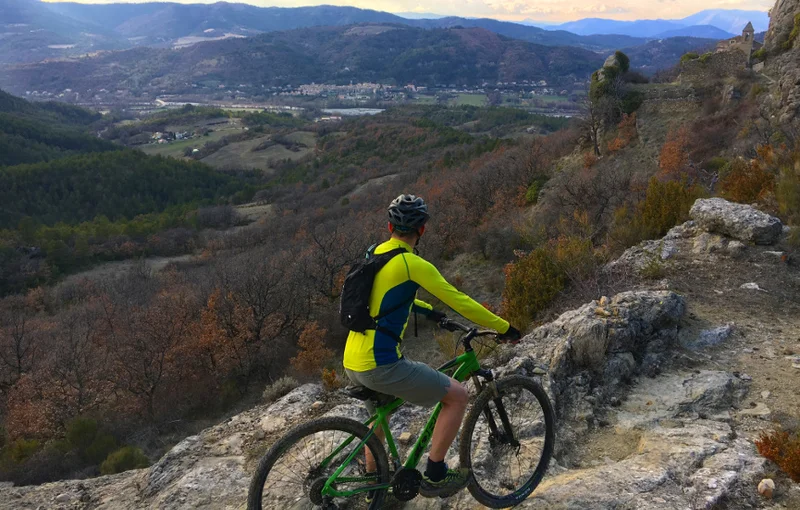 VTT Les hameaux de Beynes (parcours VTT n°9) · Mézel