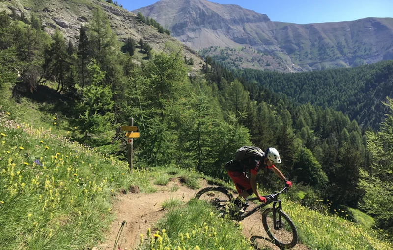 VTT TransVerdon du col d'Allos à Colmars-les-Alpes (Grande Traversée VTT) · Uvernet-Fours