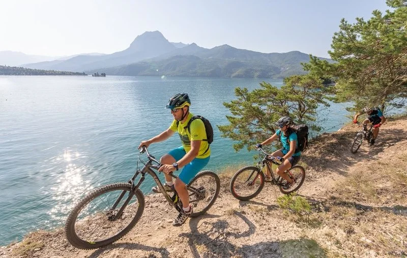 VTT Tour du Lac de Serre-Ponçon à VTT en 5 jours · Embrun