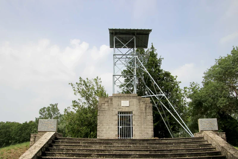 Randonnée Mémorial et château · Servas