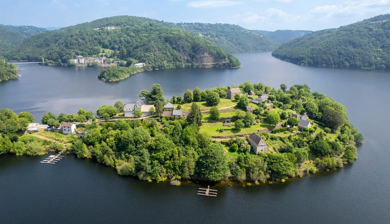 Randonnée Presqu'île de Laussac · Thérondels