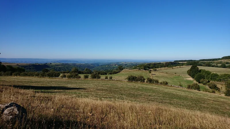 Randonnée GR® de Pays Tour des Monts d'Aubrac : De Saint-Chély-d'Aubrac à Laguiole · Saint-Chély-d'Aubrac