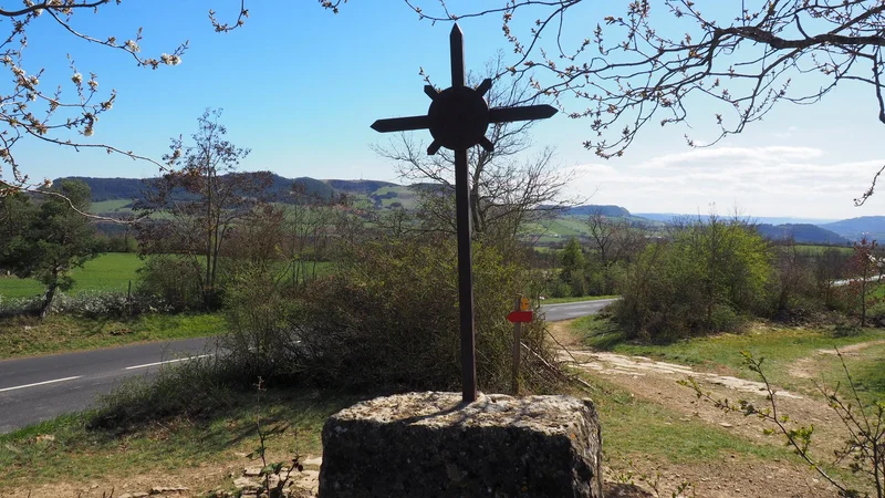 Randonnée Le sentier des Chazelles · Montrodat