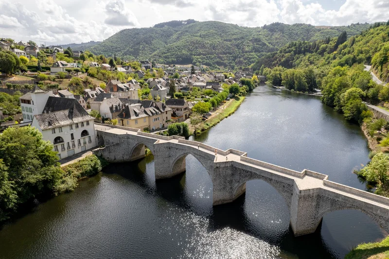 Randonnée GR®465 des Monts du Cantal à la Vallée du Lot (de Mur-de-Barrez à Conques) · Raulhac