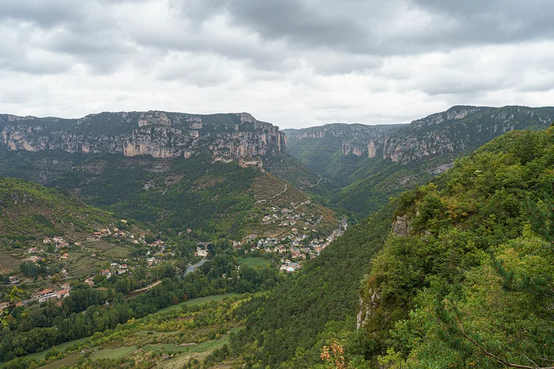 Randonnée GR736® de Peyreleau à Rivière-sur-Tarn · Peyreleau