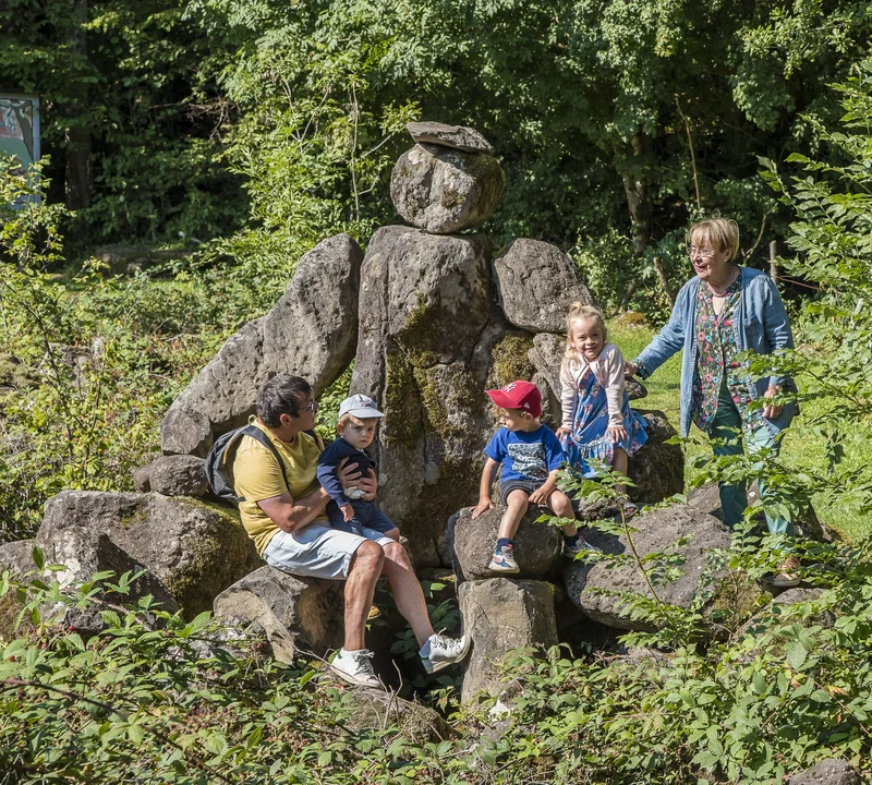 Randonnée Sentier de l'imaginaire - Du Magma à la pierre " Le parcours de la coulée de lave" · Lacroix-Barrez