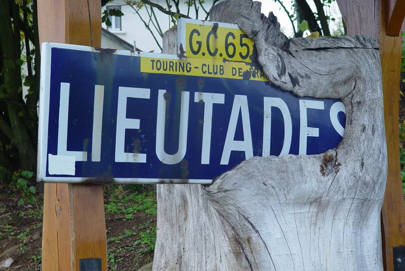 Randonnée La mer de pierres · Lieutadès