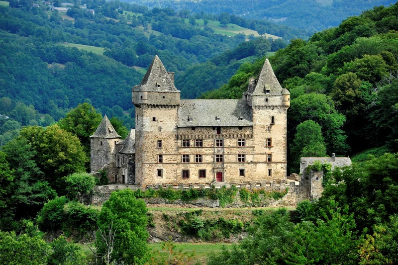 Randonnée Le château de Messilhac · Taussac