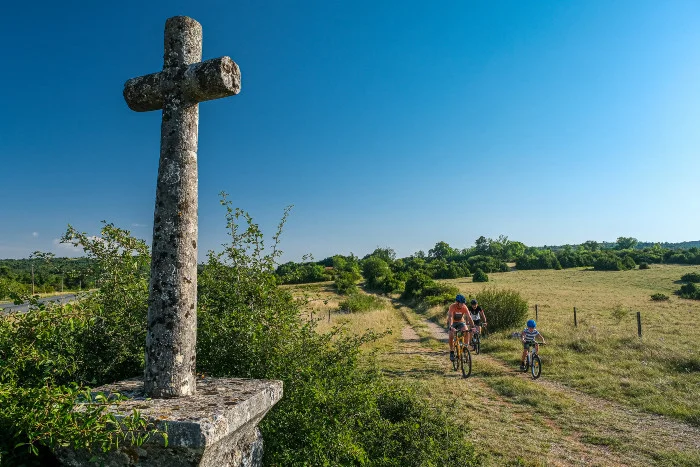 VTT VTT N°48 - De La Baraque froide à Belvezet · La Couvertoirade
