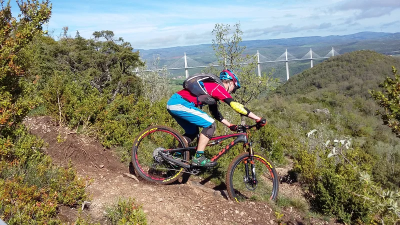 VTT VTT N°60 - Viaduc et Causse du Larzac · Millau