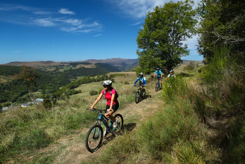 VTT Vers les Gorges du Bès VTCAE circuit E · Chaudes-Aigues