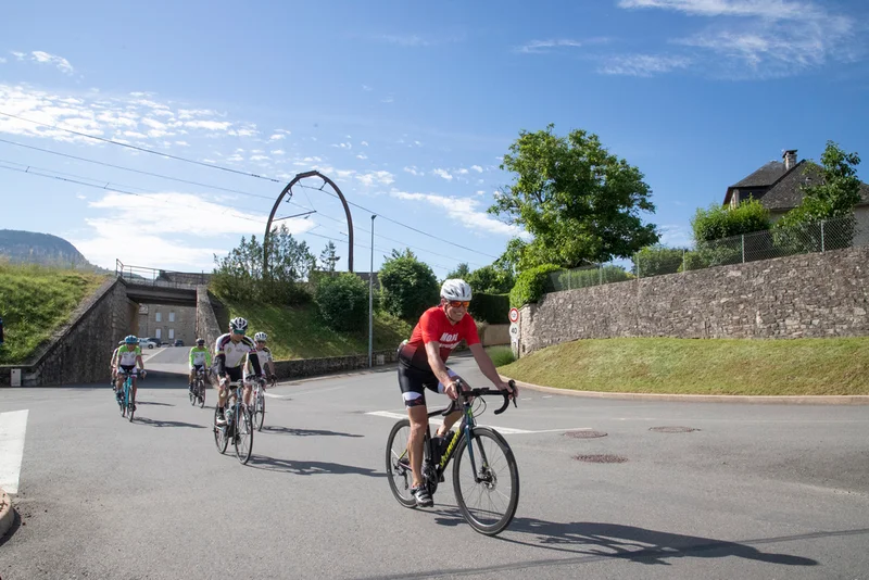 Vélo de route Les contreforts de l'Aubrac · Bourgs sur Colagne
