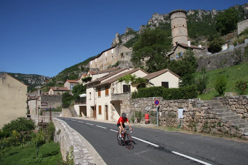 Vélo de route Traversée du Causse Noir · Millau