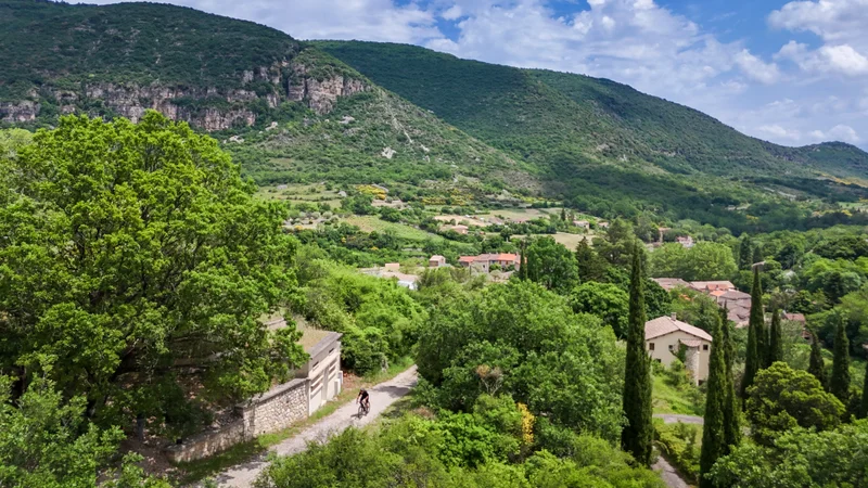 Vélo de route Gravel N°26 - A la découverte de la vallée de Lauroux · Lodève