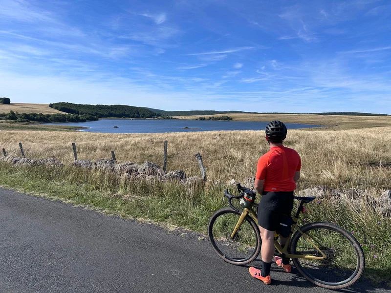 Vélo de route Les Monts d'Aubrac en Gravel · Nasbinals