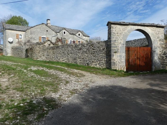 Randonnée Les trois hameaux du Méjean · Hures-la-Parade