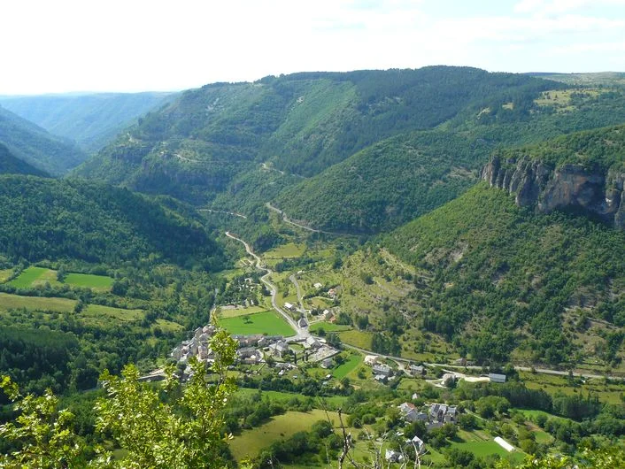 Randonnée Sentier de découverte - Canayère - géologie et paysage · Trèves