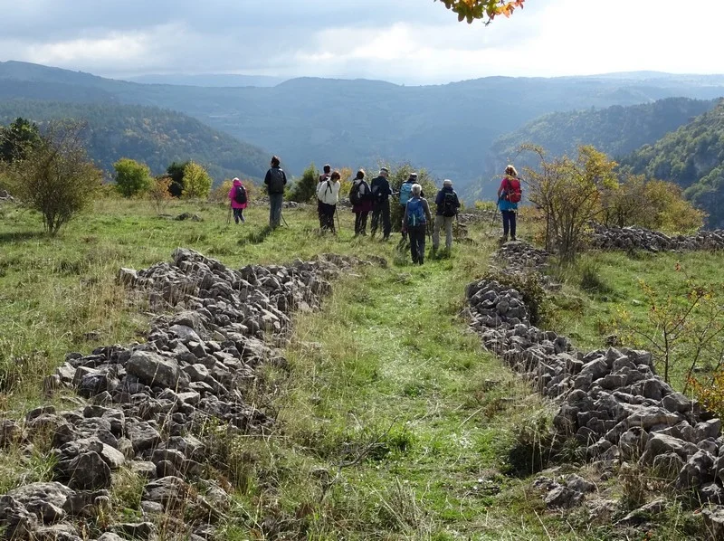 Randonnée Sentier de découverte - Canayère - indices de la vie rurale · Trèves