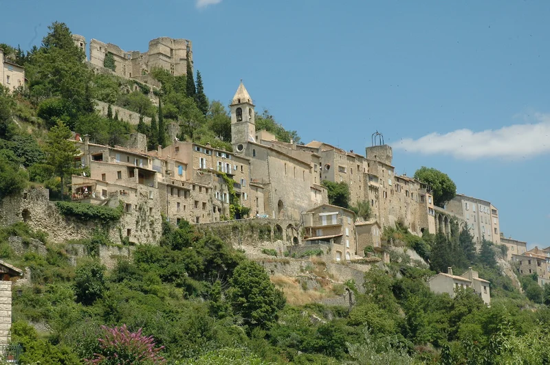 Randonnée MONTBRUN-LES-BAINS - Le tour de Vic · Montbrun-les-Bains
