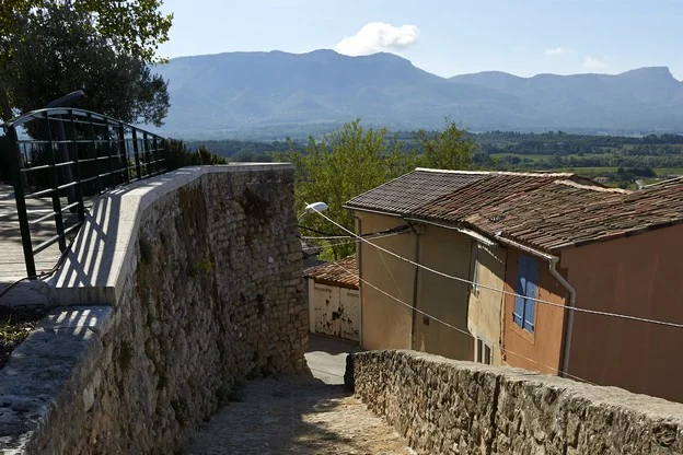 Randonnée POURRIÈRES - À la découverte du vieux village · Pourrières
