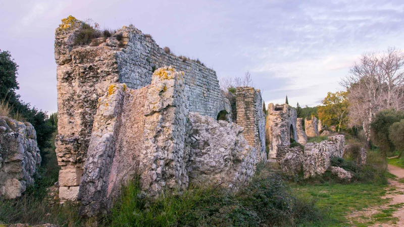 Randonnée FONTVIEILLE - Aqueduc Nord · Fontvieille