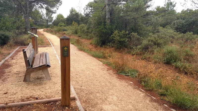 Randonnée MÉRINDOL - Sentier de La Garrigue · Mérindol