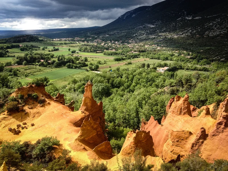 Randonnée RUSTREL - Tour du Colorado provençal et dalle à empreintes · Rustrel