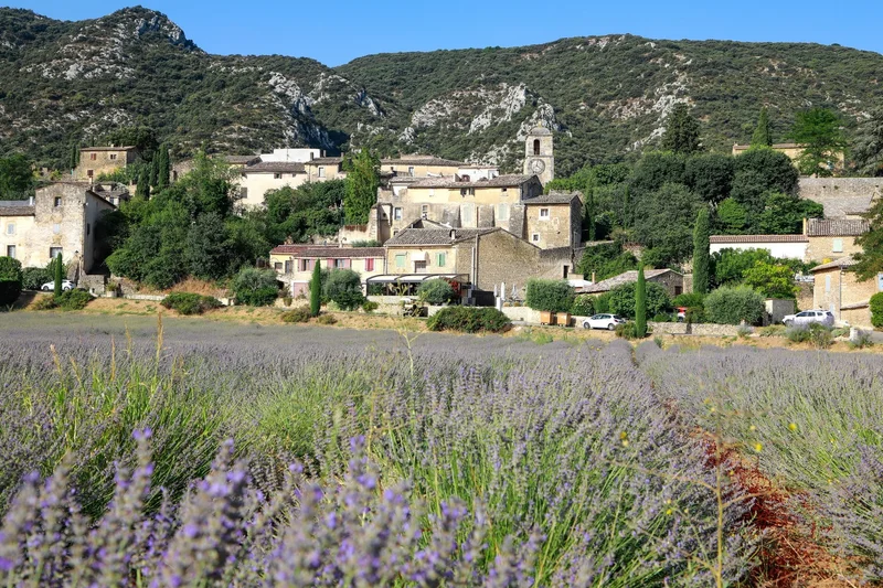 Randonnée MAUBEC - LE VIEIL OPPEDE - Sur les chemins traversiers · Maubec