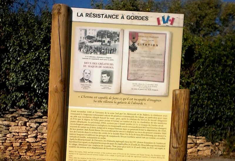 Randonnée GORDES - Sentier du Maquis de Gordes par la Sénancole · Gordes