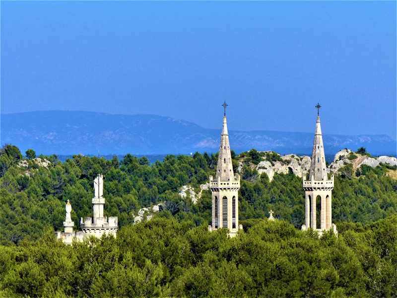 Randonnée TARASCON - Abbaye de Saint-Michel de Frigolet · Tarascon