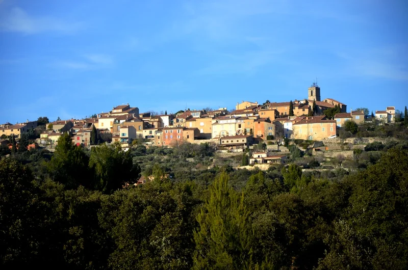 Randonnée SAINT-JULIEN-LE-MONTAGNIER - Le village perché de Jean Giono · Saint-Julien