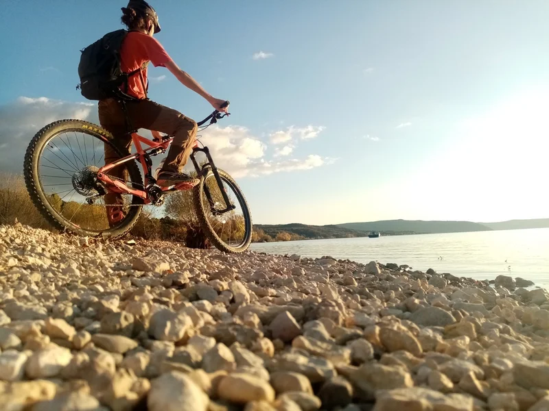 VTT MOUSTIERS-SAINTE-MARIE - Jusqu’aux plages du lac de Sainte-Croix à VTT · Moustiers-Sainte-Marie