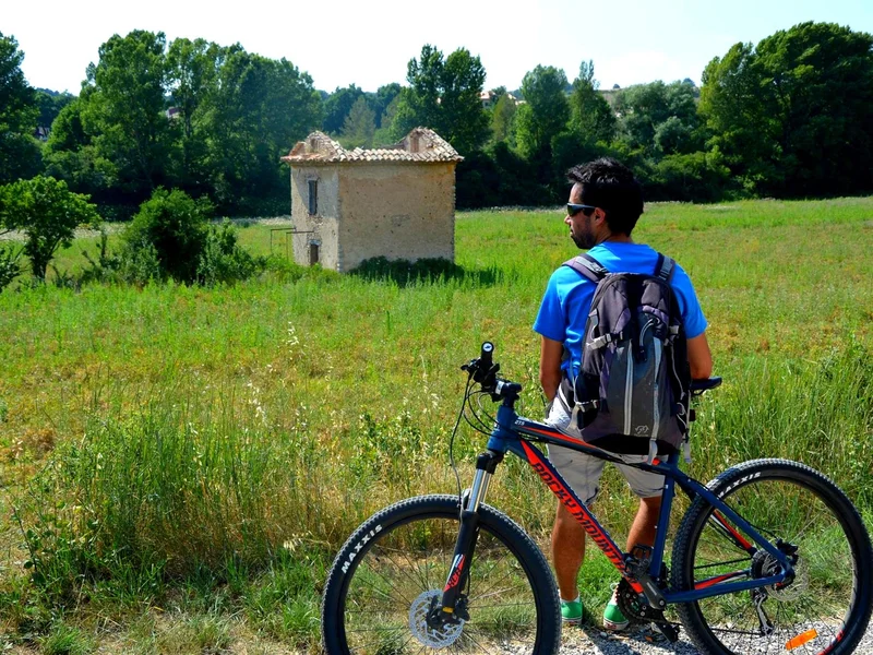 VTT RIEZ - Les Pigeonniers et Cabanons à VTT · Riez