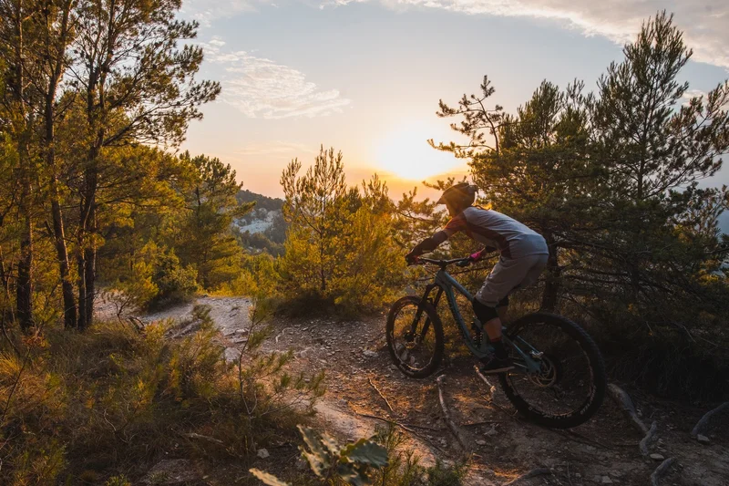 VTT RUSTREL - Tour du Colorado à VTT · Villars