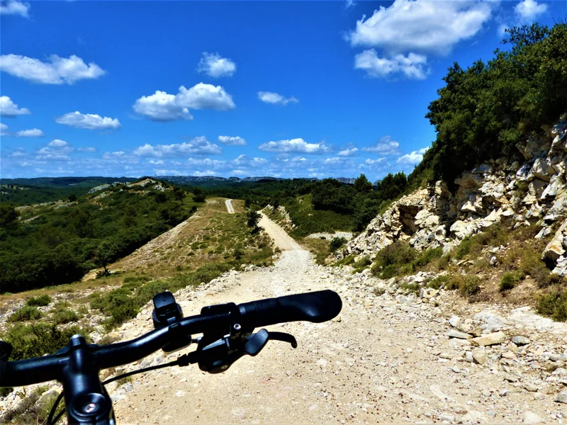 VTT AUREILLE - Les Civadières à VTT · Aureille