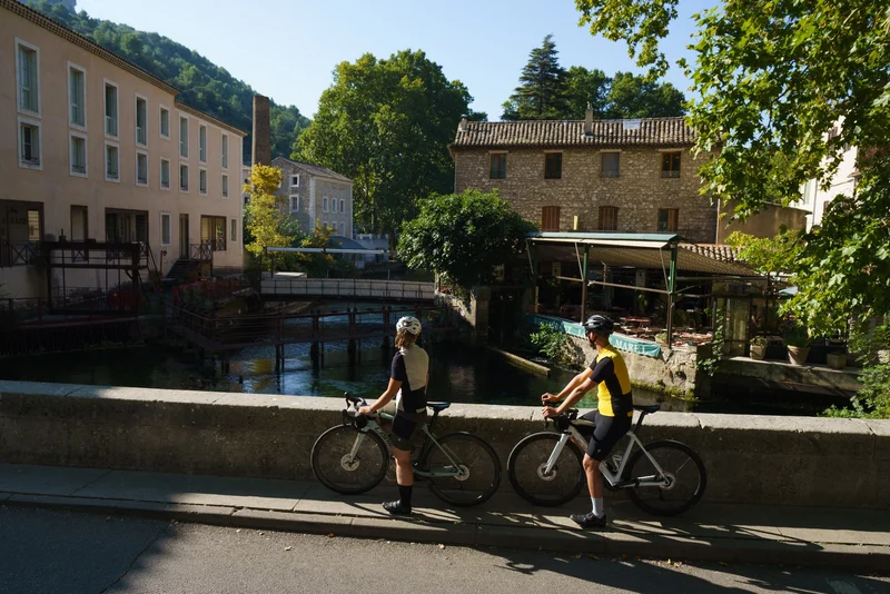 Vélo de route ROBION - Du Calavon au Pays des Sorgues à vélo · Robion