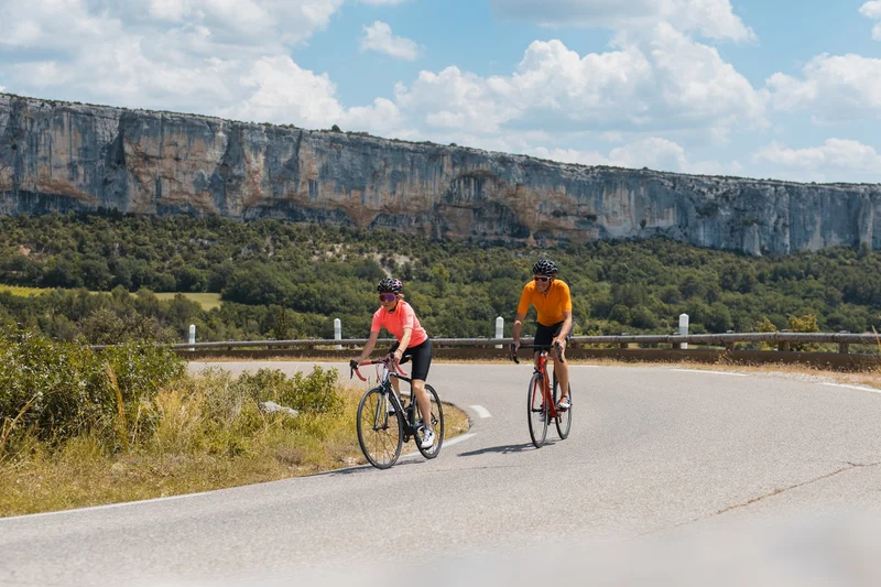 Vélo de route SAINT-SATURNIN-LÈS-APT - À l'assaut des Monts-de-Vaucluse à vélo · Saint-Saturnin-lès-Apt