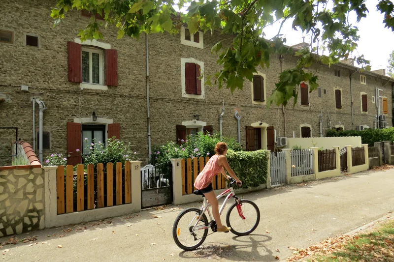 Vélo de route SALIN-DE-GIRAUD - À vélo, un village insolite en Camargue · Salin-de-Giraud