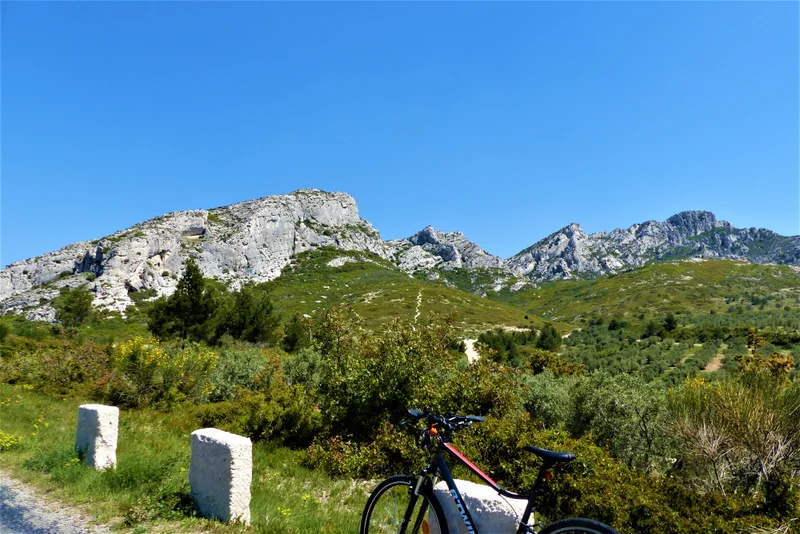 Vélo de route MOURIÈS - Alpilles-Roquemartine à vélo : la variante de Mouriès · Mouriès