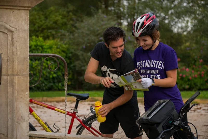 Vélo de route PERTUIS - Le Pays d'Aigues à vélo en 2 jours · Pertuis
