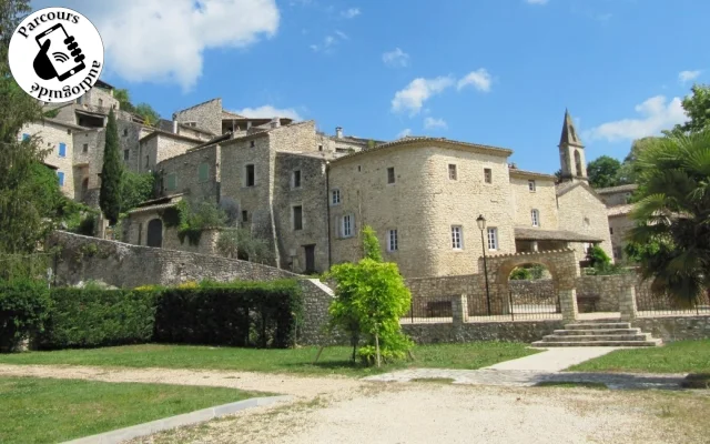 Randonnée Balade Architecture à ciel ouvert · Rochegude