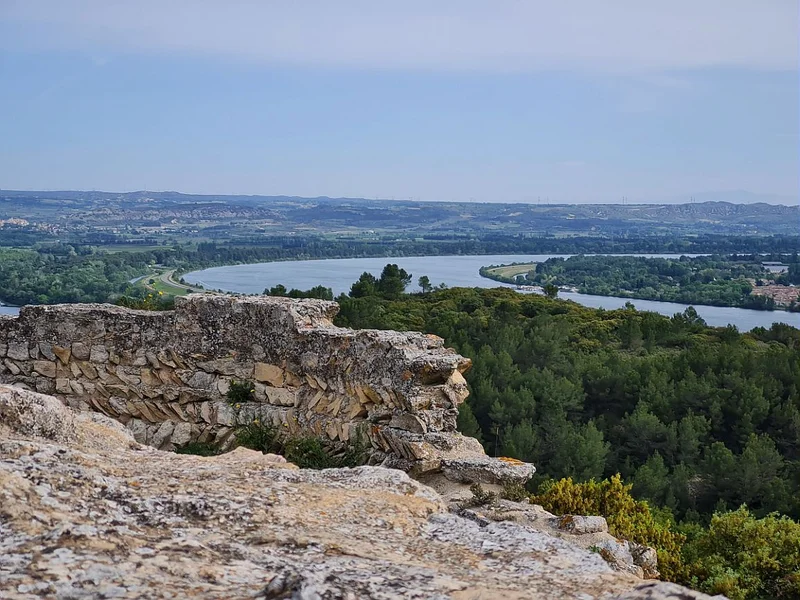 VTT Parcours gravel autour de l’Abbaye de Saint-Roman – Beaucaire · Beaucaire