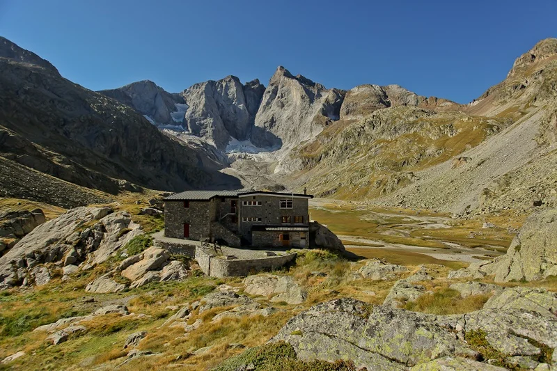 Randonnée Le refuge des Oulettes, au pied du Vignemale · Cauterets