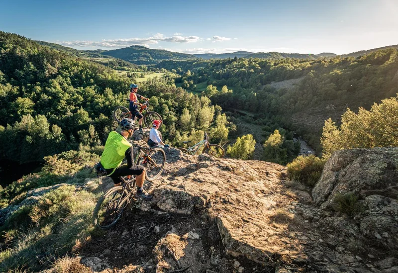 VTT GTHL - La Grande Traversée de la Haute-Loire à VTT · Le Puy-en-Velay