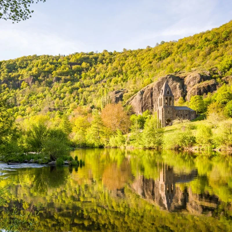 Randonnée PR214 Les croix à boules · Saint-Julien-des-Chazes