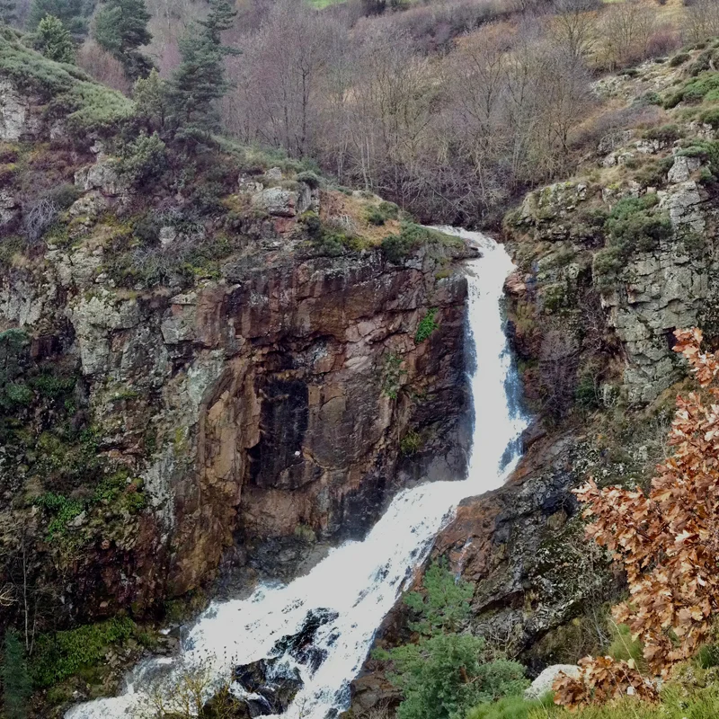 Randonnée PR697 La balade de la cascade de Louade · Chadron